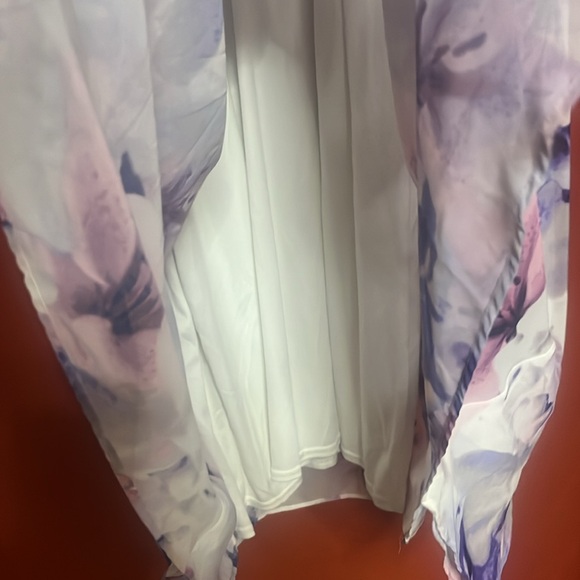 Jenifer Lopez floral batwing dress - Picture 4 of 4